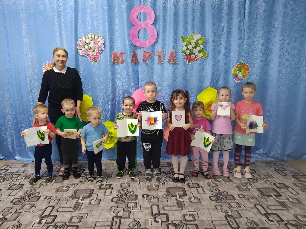 Вы сейчас просматриваете Букет для любимой мамочки в технике объёмной аппликации